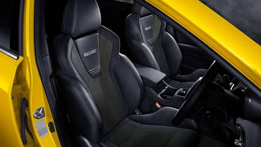 Recaro 運動化賽車座椅是特仕內裝重點配備。