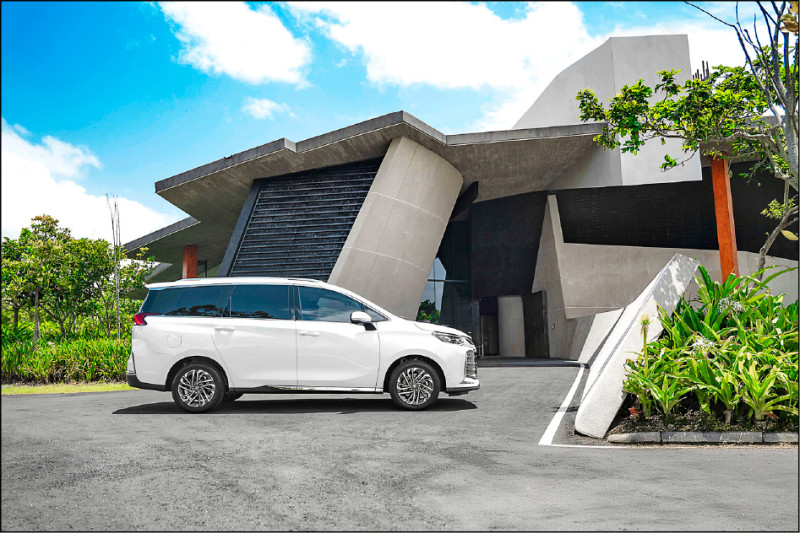 G50 PLUS身形結實並具備友善的離地高度，年幼及年長者上下車更輕鬆安全。