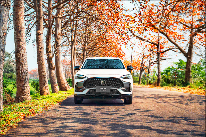 台灣MG秉持價格透明、大滿配策略，成為新年度購車族首選。圖為MG HS。