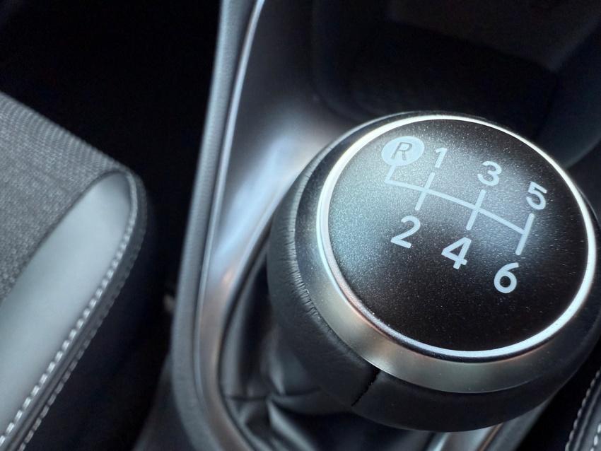 Toyota 的 6 速手排設定上很用心，強調駕駛樂趣。