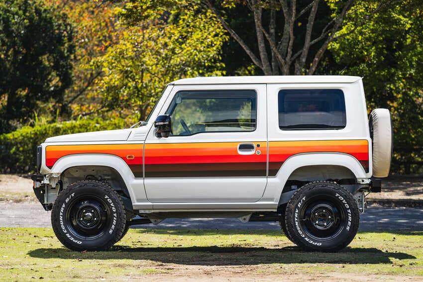 車側 Sunset-inspired 復古塗裝也是升級亮點所在。