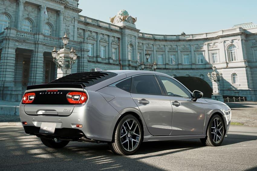 僅能從車側線條看出 Civic 身影，車尾的百葉窗設計也相當搶眼。