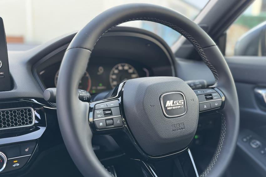 方向盤加入 M55 字樣彰顯獨特性。