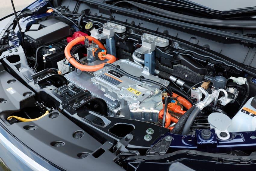 採單馬達前驅配置，擁有 218 匹馬力輸出，以及最高 702 公里續航力表現。