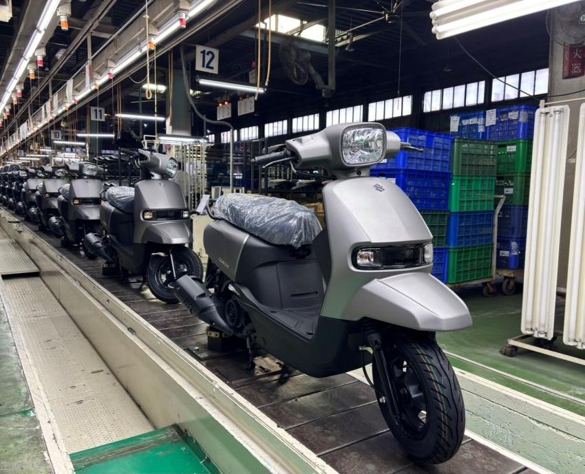 Suzuki Sui 125 最新車色鈦灰下線。