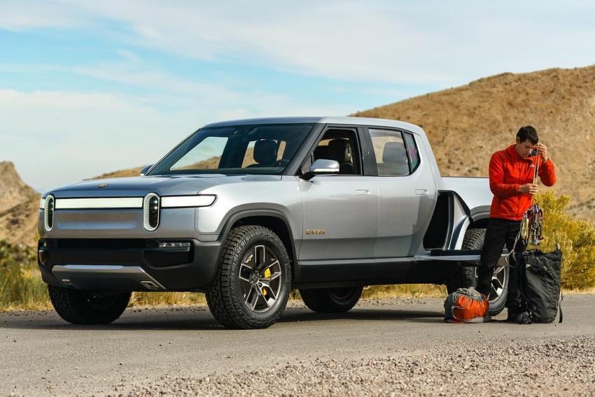 霍諾德的愛車是「世界上首款電動探險車」Rivian R1T。
