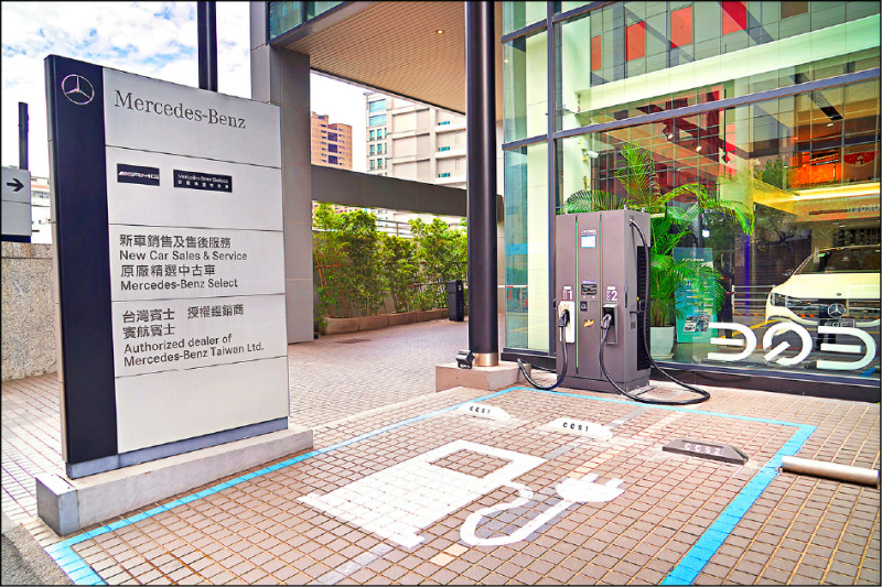 U-POWER提供車主於賞車與交車時，可同步體驗優質充電服務。