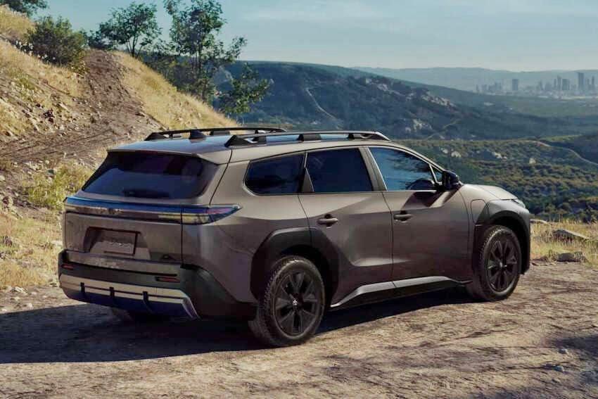 車側前後設有大面積防刮材質，後保桿也新增下護板，強化越野氣息。