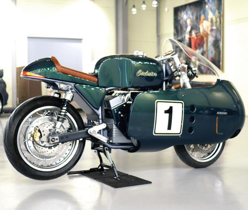 採用鋼絲輪框重燃復古情懷。