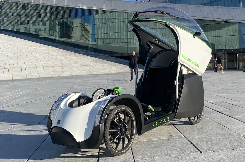 藉由可拆卸的電池提供額外動力，最高時速可來到 25 公里，單顆電池的續航里程約為  60 公里。