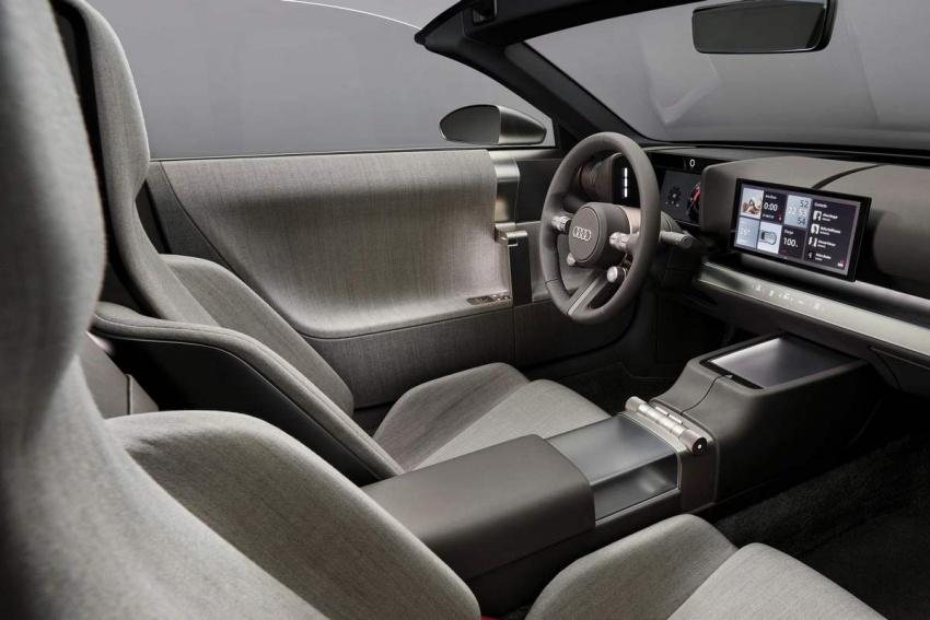 車室回歸最原始的駕馭樂趣，車主可專注於感受車輛的操控。