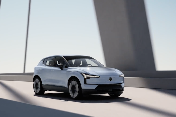 Volvo EX30 電動休旅充電可能起火  車主怨：原廠缺乏溝通