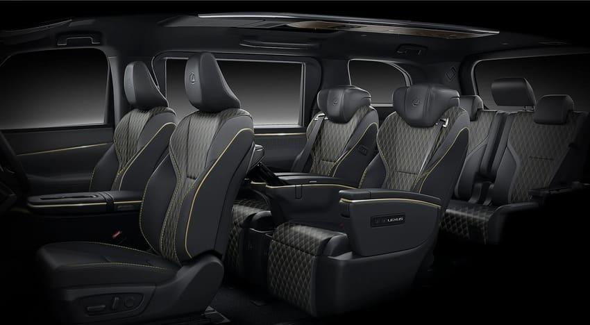 內裝同樣採用黑金配色設計，營造獨特的豪奢氛圍。