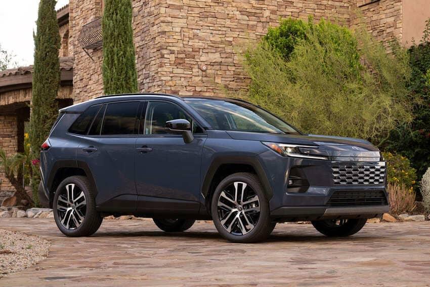 圖為大改款 RAV4 Limited。