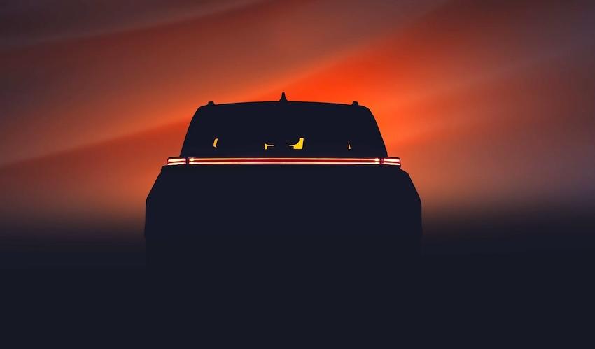 1 月 27 日時，Toyota 所公布的車尾剪影照。