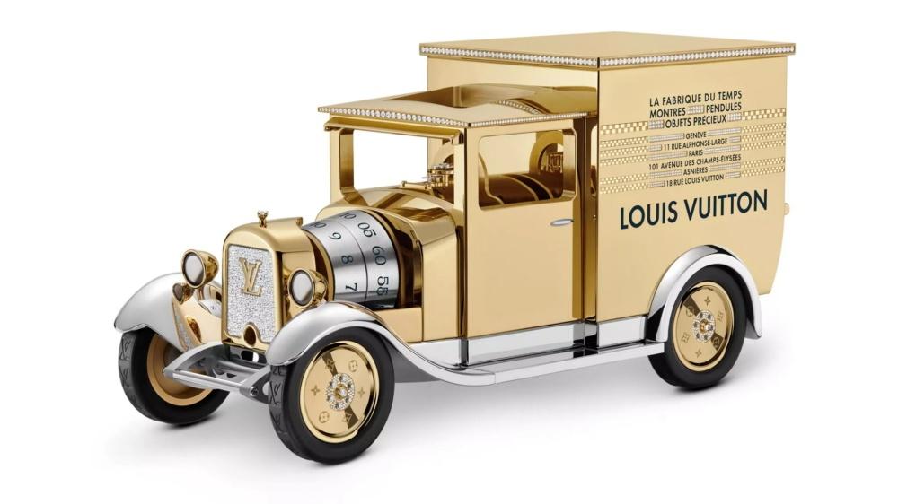 Louis Vuitton 推出高概念機械桌鐘「Camionnette」。