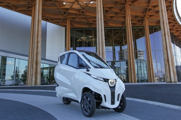 免戴安全帽需有汽車駕照！什麼是駕艙機車？相關規定一次看