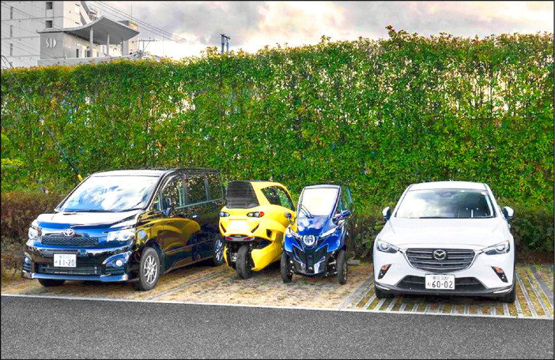 Lean3體積約為傳統汽車的1/3，有效節省停車空間。