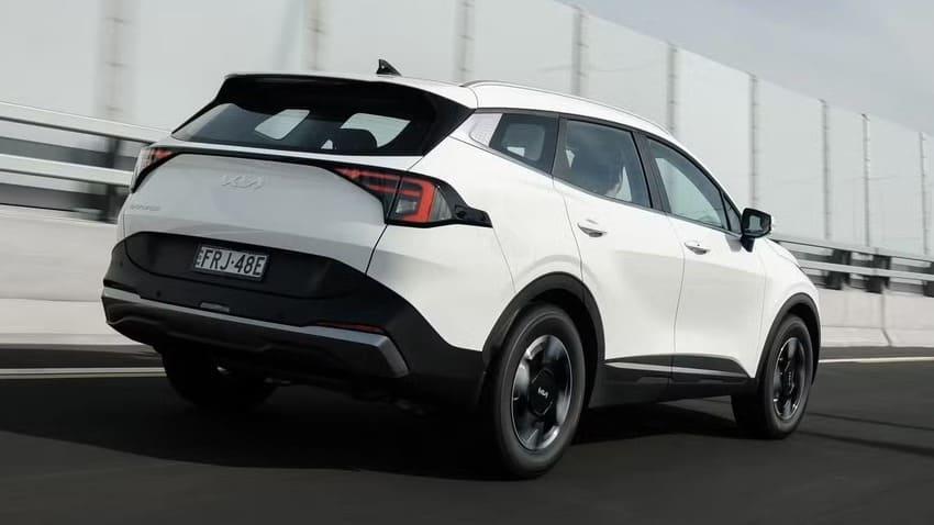 車尾更新導光條式樣展現新意。