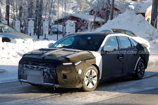 Hyundai 新一代 Elantra 現蹤改搭方正復古外型！強化科技座艙配新車載系統