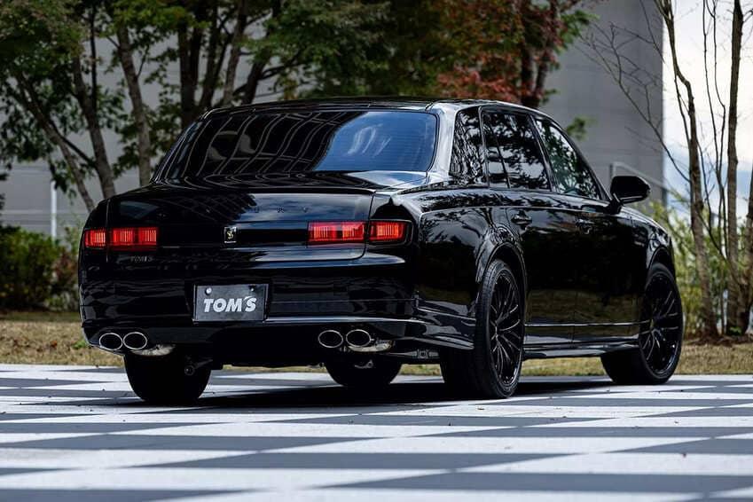 身後的左右雙出尾管也相當吸睛。