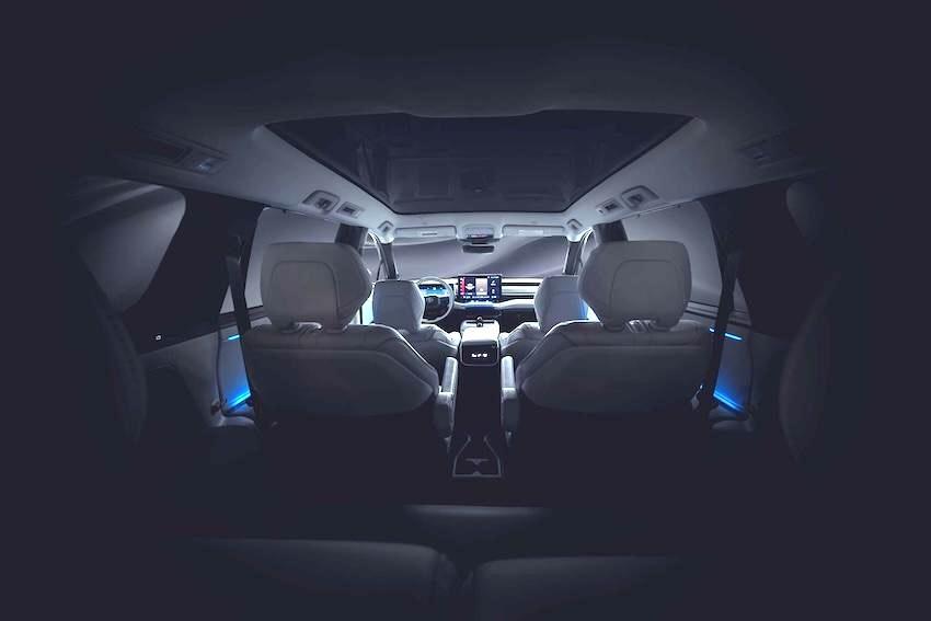 Subaru 的雙生車也將提供寬敞車室空間。此為 Highlander 內裝。