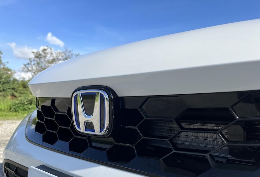 紐約市及其周邊地區的小偷，竊取水箱護罩上的雷達感測器。