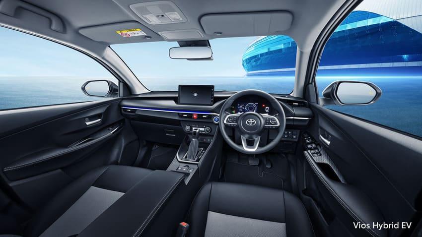 10.1 吋中央觸控螢幕是內裝科技亮點所在。