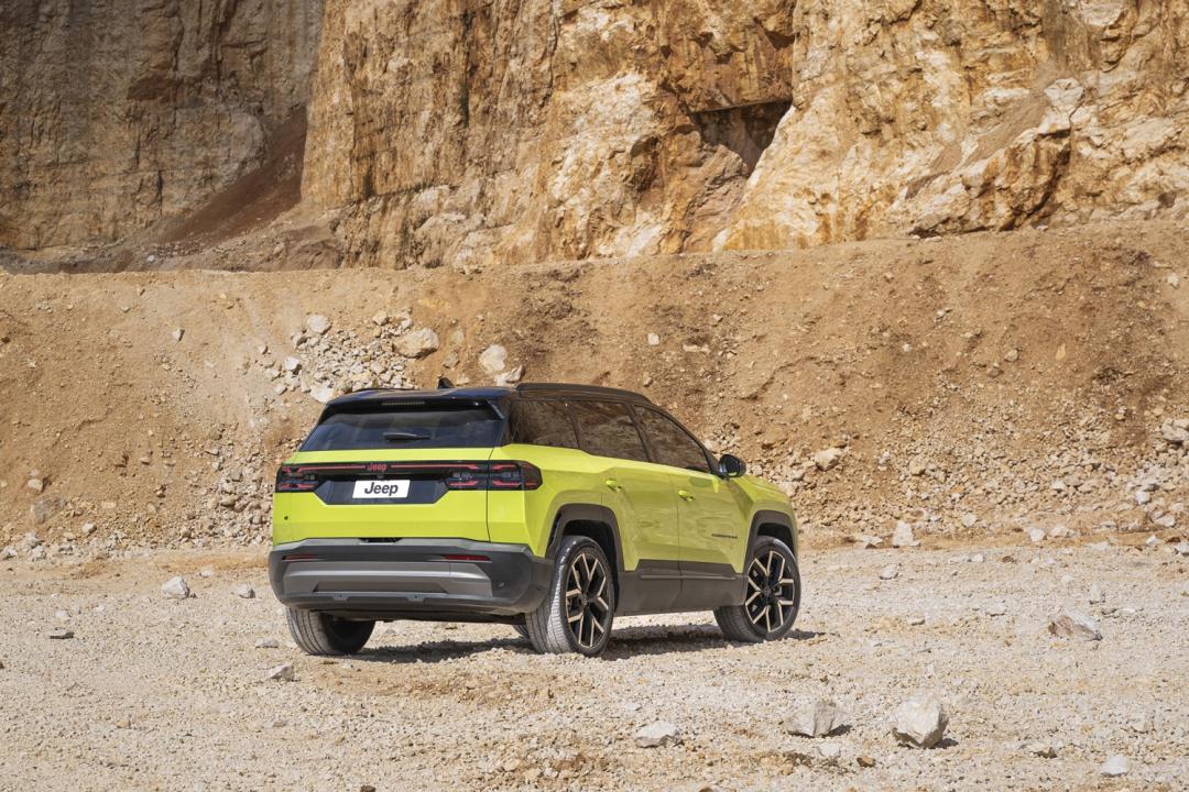 橫貫式LED尾燈及X型導光條相當具有辨識度。