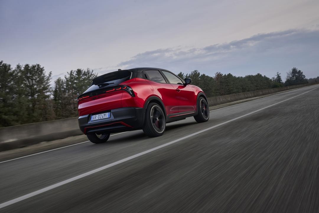 Junior Elettrica純電版擁有278匹馬力輸出及410公里續航里程。