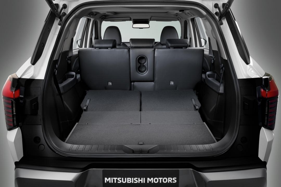 七人座空間也是全新Destinator一大賣點，將第二、三排椅背向前傾倒之後，便可獲得寬闊的平整置物空間。