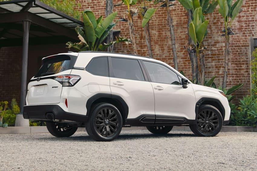 新登場的 Forester Sport Onyx Edition 特仕版藉由黑化套件升級動感氣勢。