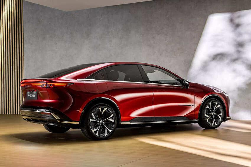 斜背車尾設計讓 Mazda 6e 更具跑格。