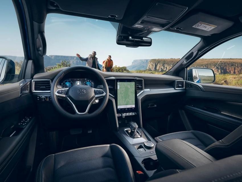 內裝採數位儀錶與直列式觸控螢幕。