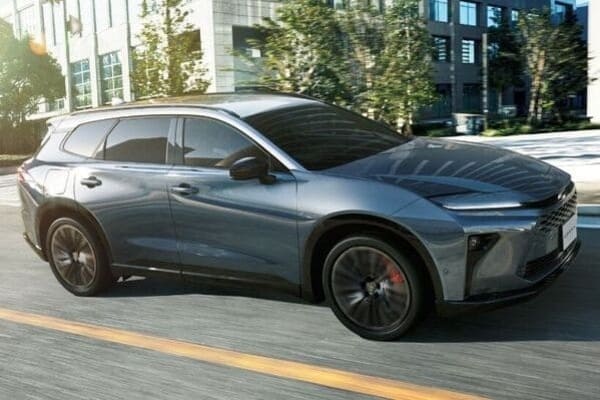 最實用 Toyota 皇冠休旅升級登場！追加 70 週年特色配備營造高級質感