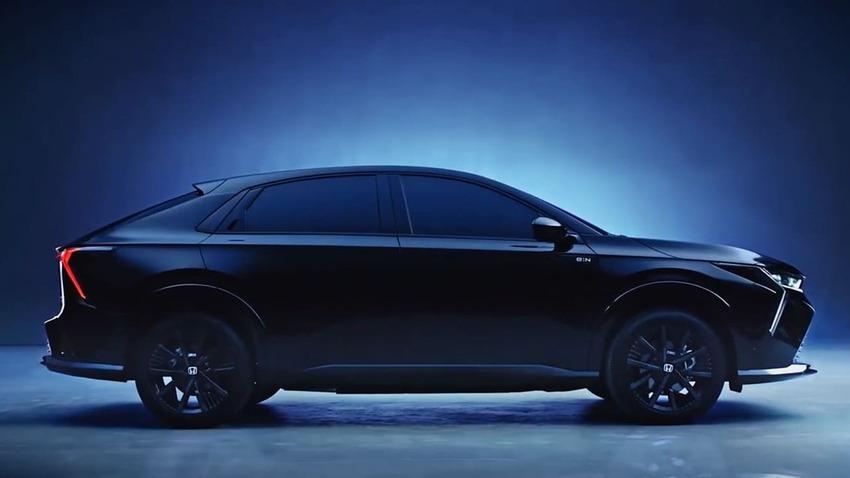 全新 e:NS2 採用跨界造型風格，以斜背車尾設計提升動感氣勢。