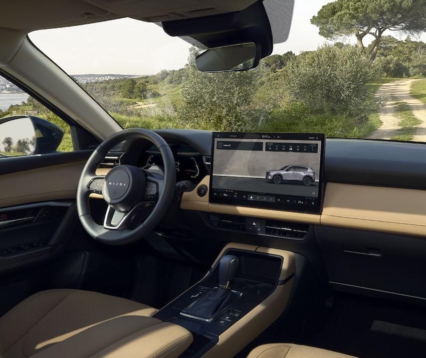 CX-5 大改款從先前的實體按鍵改為觸控介面，引起車迷討論。