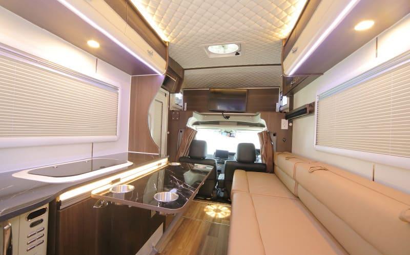 日系入門輕貨卡化身高級露營車!實用家電全都有 輕鬆樂享舒適車宿生活