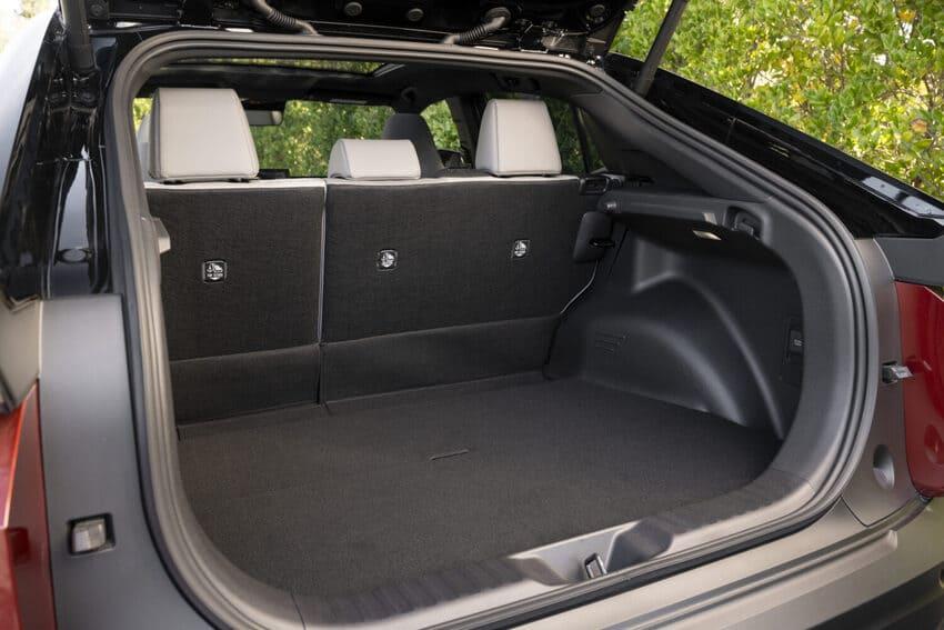 在 2,750 mm 軸距設定之下，美規 C-HR 能提供出色的乘載機能。