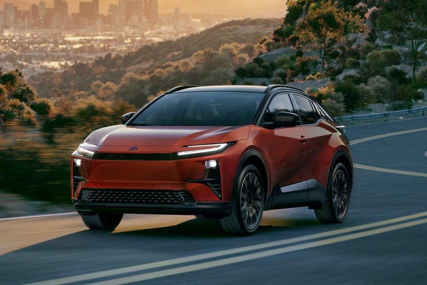 美規 C-HR 採雙馬達四驅配置，具備 338 匹馬力輸出，以及 466 公里續航里程。