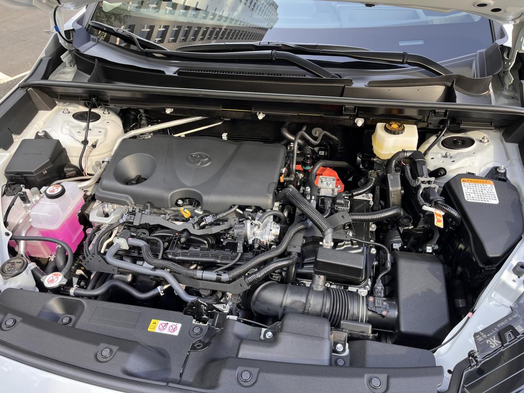 RAV4採第五代油電動力，可自主充電，還能兼顧油耗與動力表現。