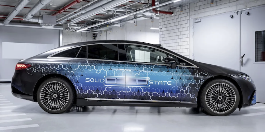 EQS 安裝 Factorial Energy 研發的固態電池，單次充電後，可行駛高達 1,205 公里。（圖片來源：Mercedes-Benz）
