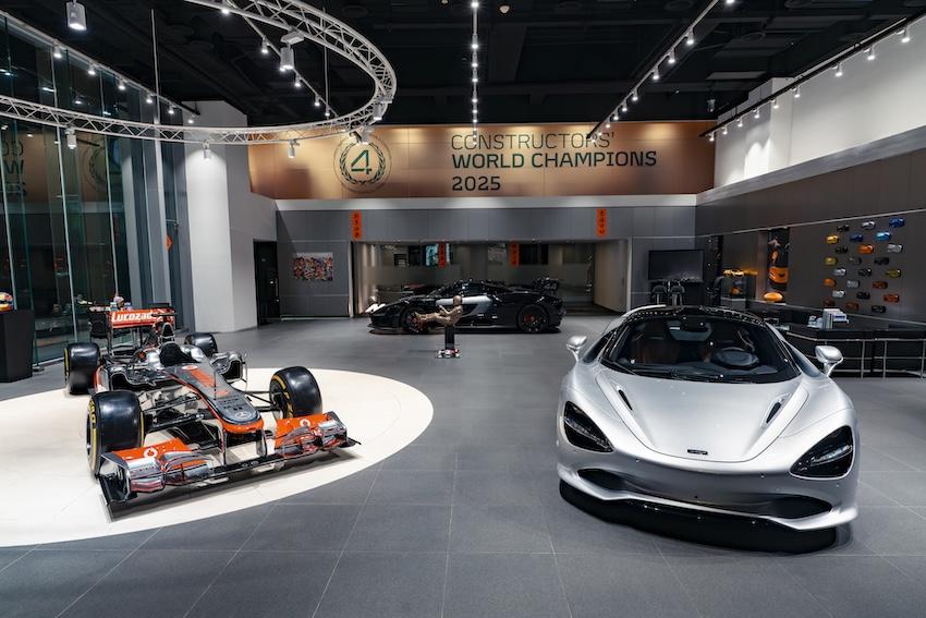 McLaren 2025 F1 雙冠榮耀限定特展，即日起至 3 月 3 日在 McLaren 台北展示中心舉辦。