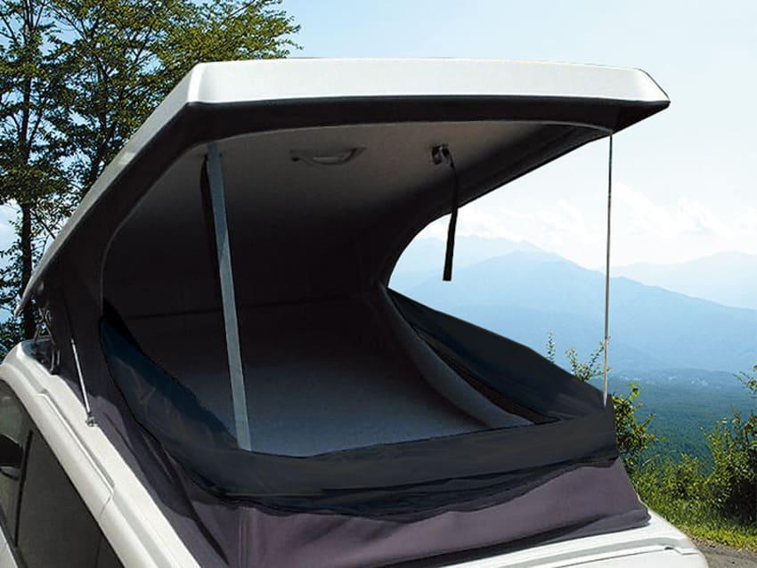 最大特色在於採用可掀式車頂設計，打開就是可容納兩名成人的休憩空間。