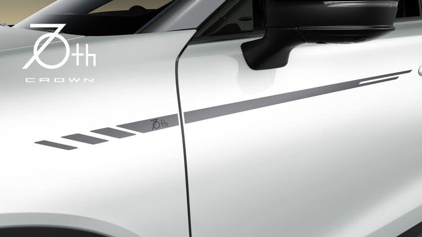 70 週年紀念車貼。