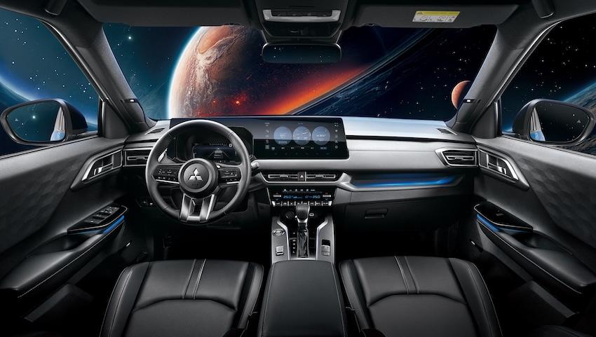 中華三菱 XFORCE 有 10.25 吋數位儀表與 12.3 吋中控螢幕雙螢幕配置。