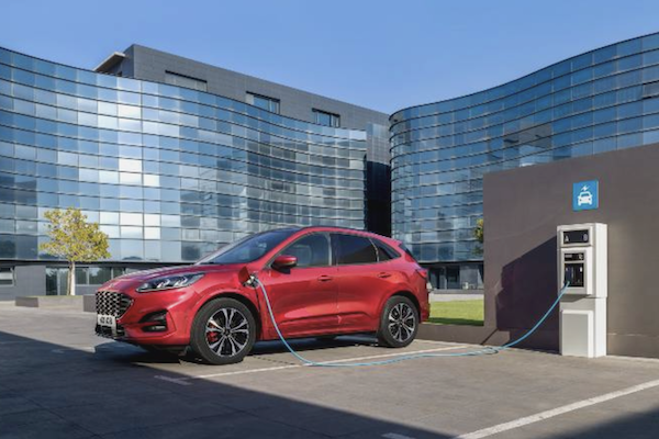 插電油電車漂亮油耗都是假？德國研究：實際油耗落差 3 倍