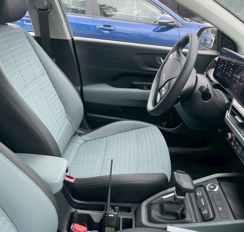 內裝導入 12.3 吋數位儀表搭配 12.3 吋中央觸控螢幕。