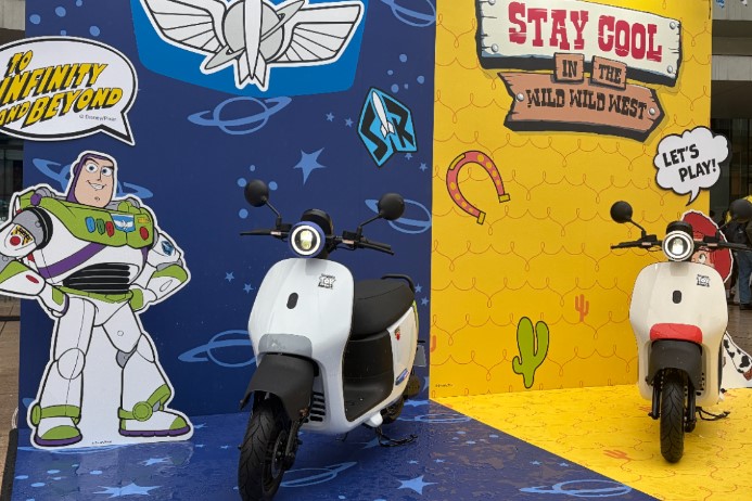 Gogoro《玩具總動員》車款可愛上路 EZZY 500聯名款滿載角色元素 巴斯光年與翠絲陪伴日常通勤