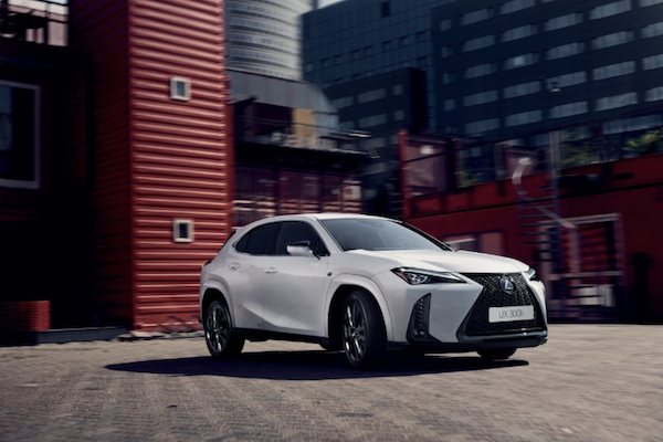 升級外觀視覺及車內氛圍！Lexus UX 300h 新年式開賣不漲價